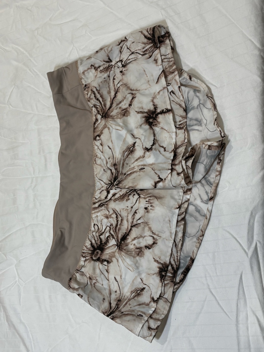 Calia women’s XL Floral Layered Athletic Shorts in Taupe & Ivory